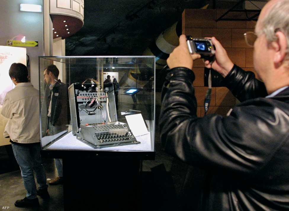 2001. november 1. Múzeumi kiállításon egy Enigma.