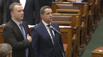 Kiegészítette a parlamenti esküt a DK új képviselője, a Fidesz kiakadt