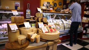 Az USA 100 százalékos büntetővámot vetne ki a francia sajtokra és pezsgőkre