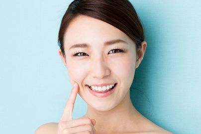 Direkt teszik tönkre tökéletes fogsorukat a japán nők - Ezért költenek rengeteget a szabálytalan mosolyra