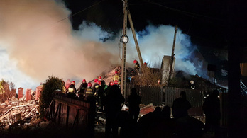 Felrobbant egy családi ház egy lengyel üdülőközpontban, 8 halott