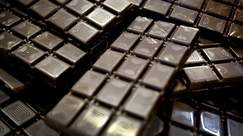A kormány felülvizsgálja a csipszadót, lehet, hogy olcsóbb lesz a csoki