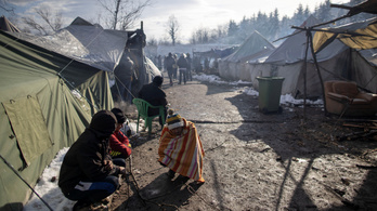 Bosznia bezárja az egykori aknamezőn épült, víz és áram nélküli menekülttábort