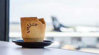 Ehető kávéscsészéket ad a fedélzeten egy légitársaság