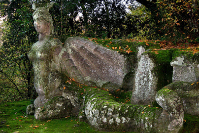 Álombéli szoborpark az olasz erdő rejtekén: így emlékezett elvesztett feleségére a herceg