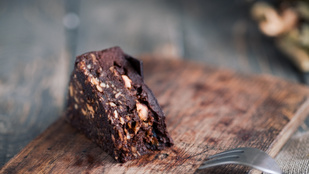 Az abbahagyhatatlan csokis desszert: diós-csokis kocka