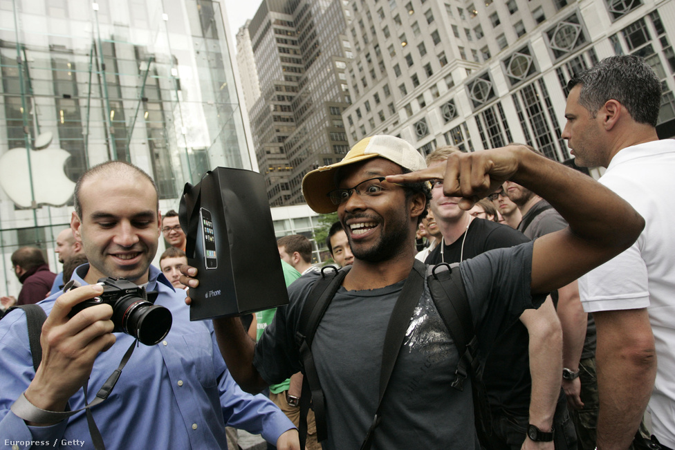 New York: az elsők között kaphatta meg Iphone-ját ez a boldog ember.