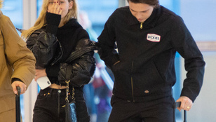 Brooklyn Beckham új barátnőjével ölelkezett a reptéren