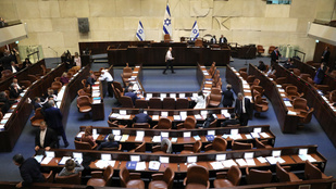 Feloszlatta magát az izraeli parlament, és új választást írt ki