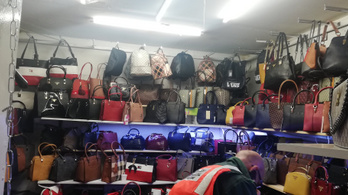 Távirányítóval zárták le a kamu Gucci-táskákat áruló boltot, ha észrevettek egy NAV-ost
