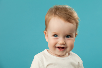 Mitől függ, hogy egy gyereknek milyen színű haja és szeme lesz? Így érvényesülnek a gének