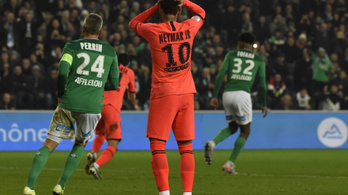 Neymar vicces nekifutás után rontott 11-est