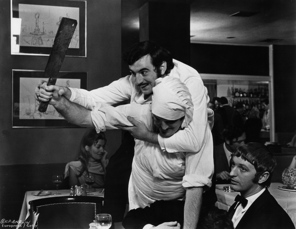 A márka igazán világhírűvé válásához hatalmas lökést adott, amikor 1970 az angol humor etalonja, a Monty Python csoport egy három és fél perces jelenetet készített Spam címmel. (A képen a humoristacsoport három tagja: Terry Jones, John Cleese és Graham Chapman.)