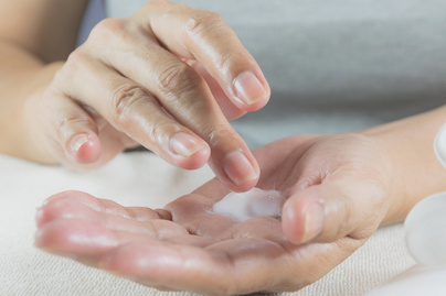 Házi kézpakolás télre, amitől teljesen megújul a bőr: puha és hidratált lesz a kézfej