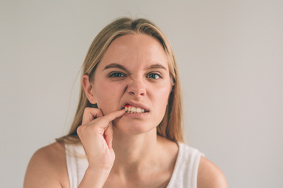 Otthoni praktikák vérző fogíny és érzékeny fogak ellen - Gyógynövények, melyek segíthetnek
