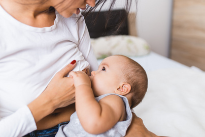 A kismamának sok teje lesz, a babánál elmúlik a hasfájás: 6 étel, amit érdemes szoptatás alatt fogyasztani