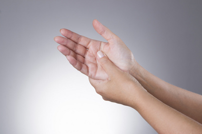 Ezeket a pontokat nyomd meg a kezeden, ha erős fájdalmad van: fejfájás, görcsök, fogfájás esetén hatnak