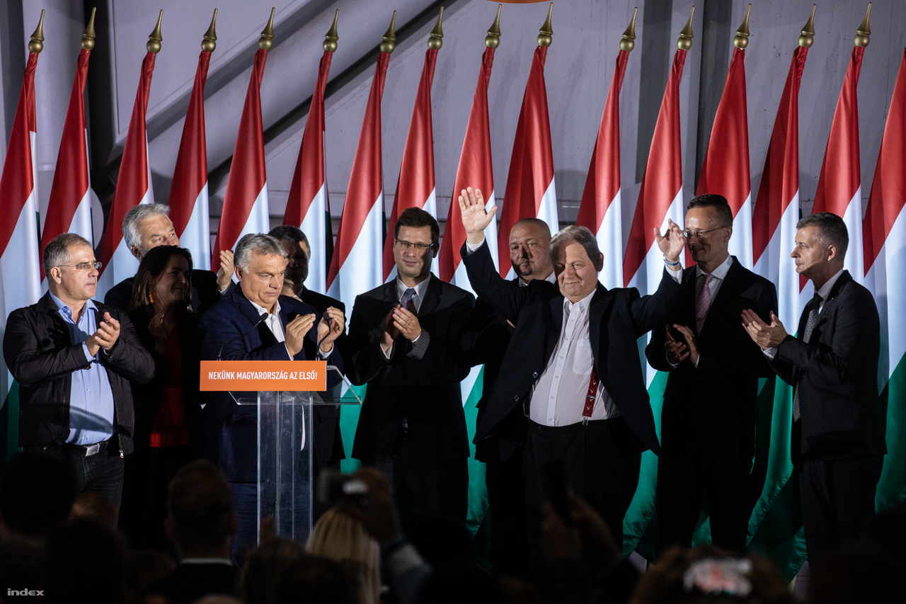 Orbán Viktor miniszterelnök és Tarlós István leköszönő főpolgármester a párt eredményváró rendezvényén az önkormányzati választások napján 2019. október 13-án.