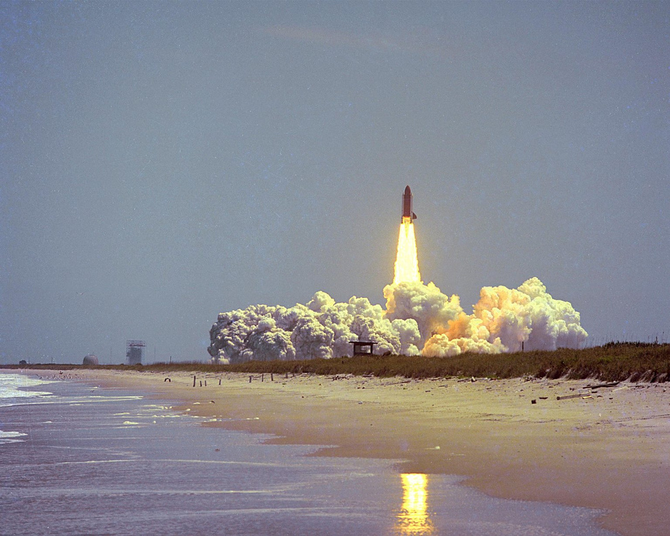 1983. április 5. A második üzemszerűen használt amerikai űrsikló, a Challenger első útja.