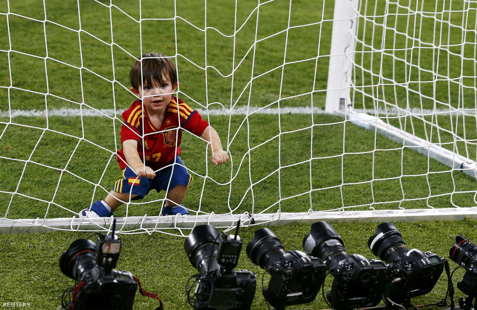 Torres kisfia, Leo, gólszerző papáját ünnepli