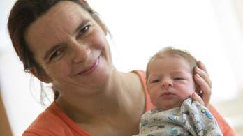 Vidéken két újszülött is éjfél után egy perccel született