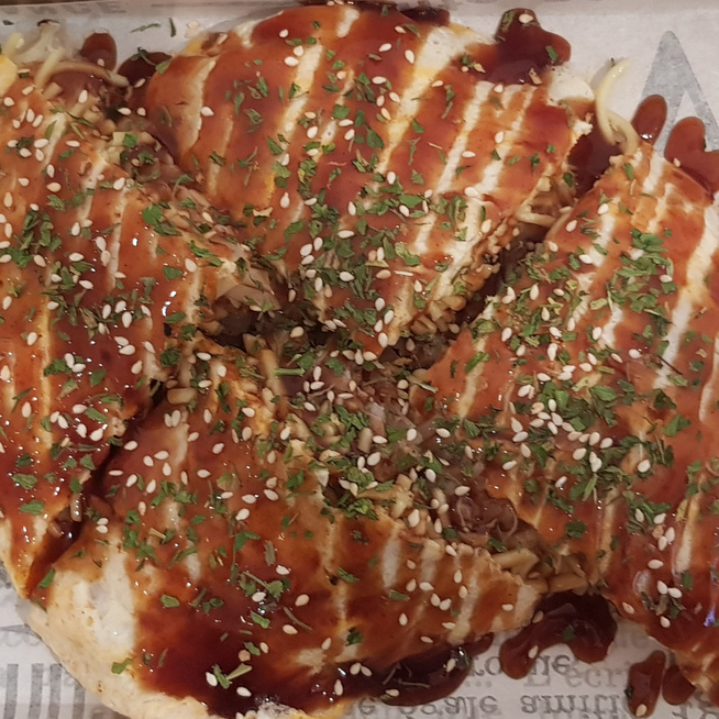 Japán töltött palacsinták végre itthon is - Kipróbáltuk az okonomiyakit