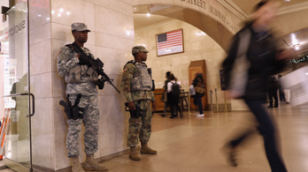A Nemzeti Gárda őrzi a reptereket és hidakat New Yorkban