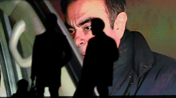 Mr. Bean-kémfilmbe illő hatósági bénázás az év szökésénél