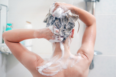 Tényleg jó sampon helyett a hajmosó szappan? Kipróbáltuk, és elmondjuk az eredményt