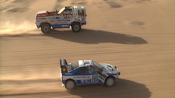 A tíztonnás kamion, ami 200 km/h-nál előzte az autókat a Dakaron