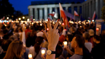 Tizenhét EU-s országból vonulnak majd bírók a varsói tüntetésen