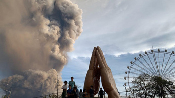 Kitört egy vulkán, hatezer ember került veszélybe a Fülöp-szigeteken