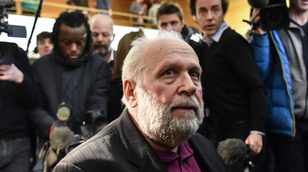 Ma indul a francia pap tárgyalása, aki két évtizeden át molesztálhatta a gyerekeket