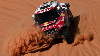 Egyre szorosabb a verseny a Dakaron, fogytán Carlos Sainz előnye