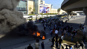Libanonban már a bankokat rohamozzák a tüntetők