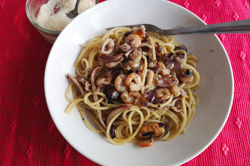 spagetti tenger gyümölcseivel recept