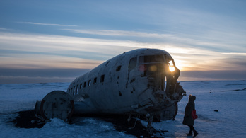 Elhagyatott géproncshoz tartottak a turisták Izlandon, megfagytak útközben