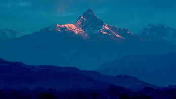 Lavina sordort el több hegymászót az Annapurnán