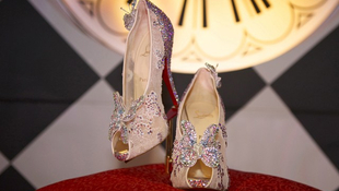 Ilyen lett a Louboutin Hamupipőke cipő