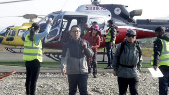 Újabb lavinák akadályozzák az eltűnt hegymászók mentését a nepáli Annapurnánál