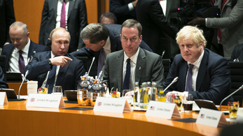 Boris Johnson figyelmeztette Putyint, hogy elég volt a vegyi fegyverekből