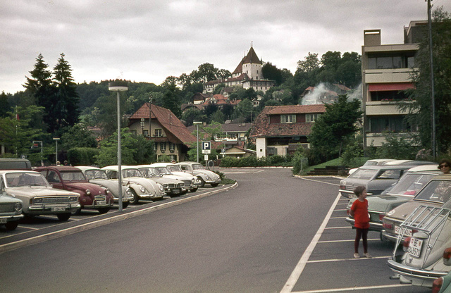 Svájc, 1972 augusztusának eleje. A piros kiccsávó harisnyában én vagyok