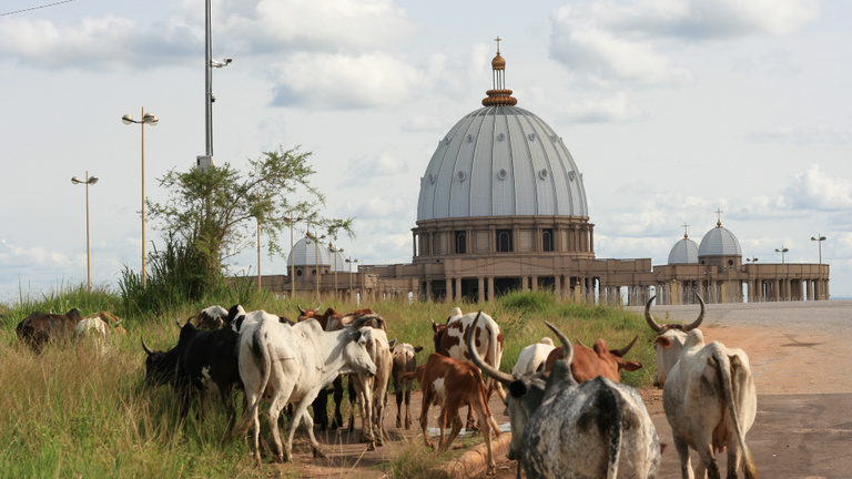 A világ legnagyobb temploma egy afrikai kisvárosban áll, tök üresen