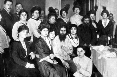 Így manipulálta Raszputyin az orosz cári családot: az ujja köré csavarta őket