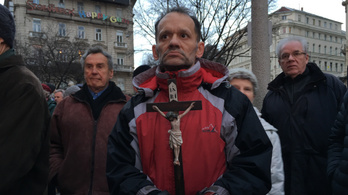 A keresztények a világ legüldözöttebb vallási csoportja, mondták a Niedermüller elleni tüntetésen