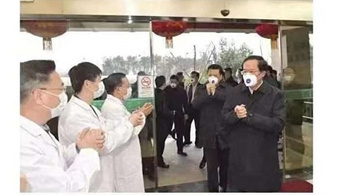 Orvosok helyett politikusok kapták a szuper maszkokat Vuhanban