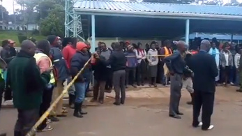 13 diákot tapostak halálra társaik a tanítási nap végén Kenyában