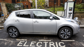 2035-től már csak elektromos és hibrid meghajtású új autót lehet venni a briteknél
