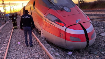 Kisiklott egy vonat Milánónál, két ember meghalt