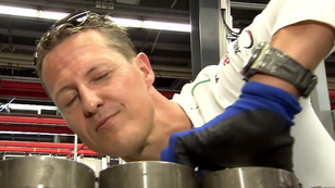 Schumacher motort épít
